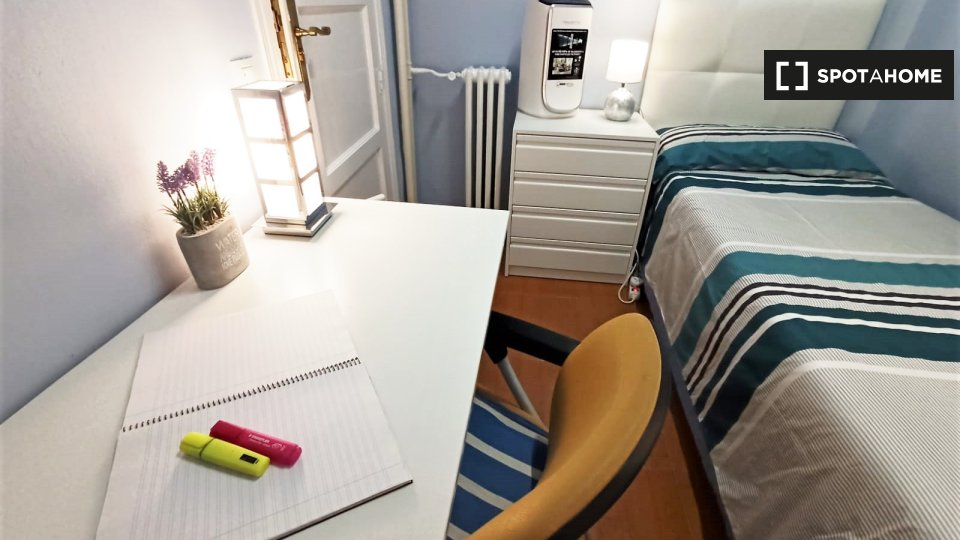 Double room Madrid, 6 beds, 300m² — photo 1