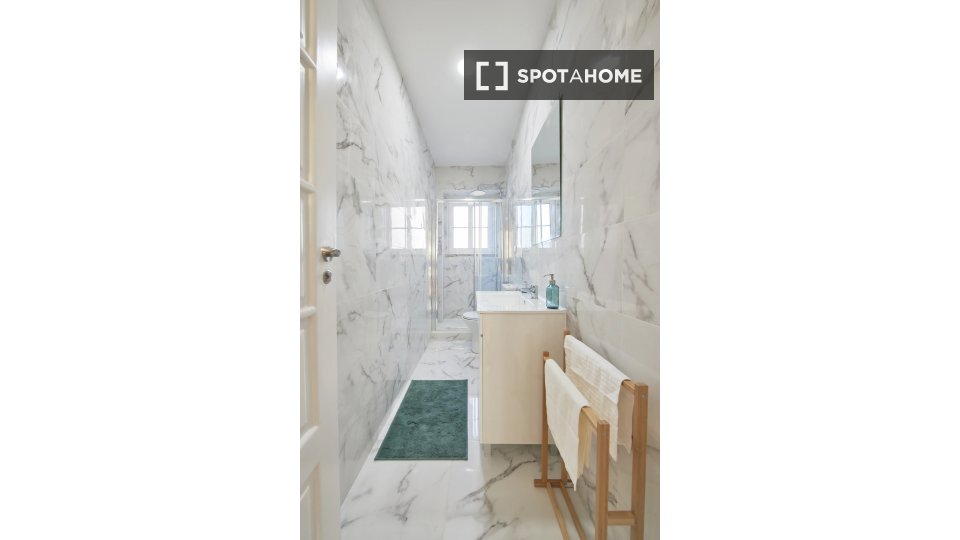 Double room Lisbon, 6 beds — photo 6