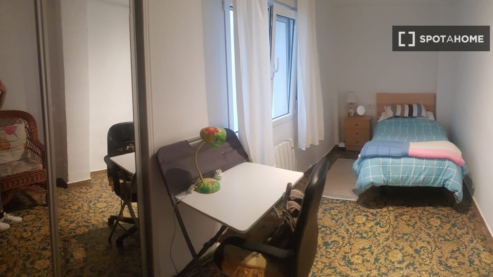 Habitación en piso compartido en alquiler en Oviedo, 3 camas