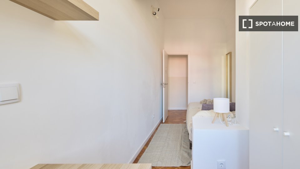 Double room Lisbon, 11 beds — photo 40