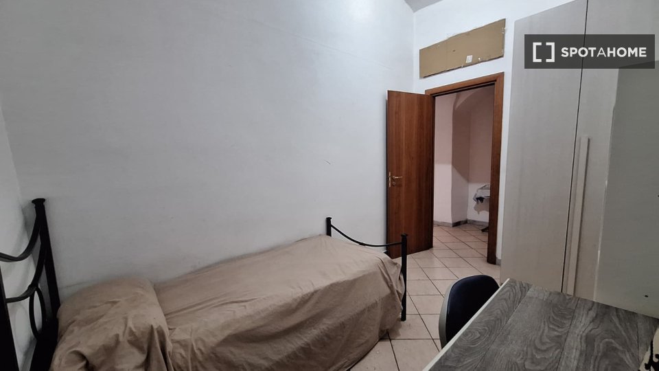 Double room Naples, 5 beds — photo 10