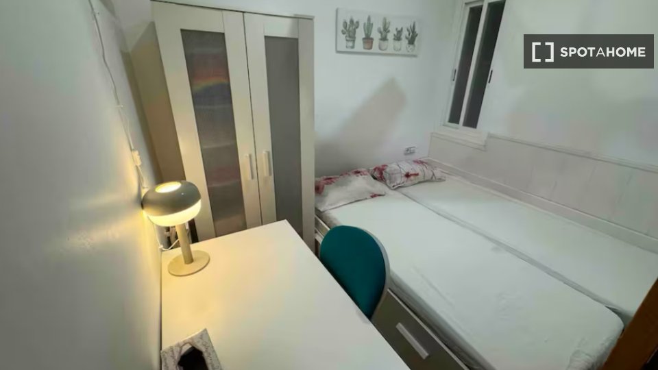 Double room Barcelona, 3 beds, 60m² — photo 1