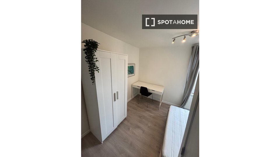 Double room Brussels, 5 beds, 14m² — photo 43