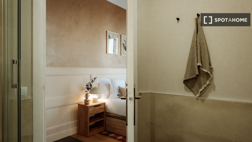 Double room Barcelona, 6 beds, 175m² — photo 3
