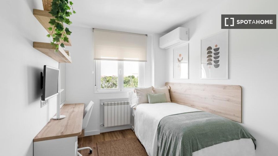 Double room Madrid, 4 beds — photo 12