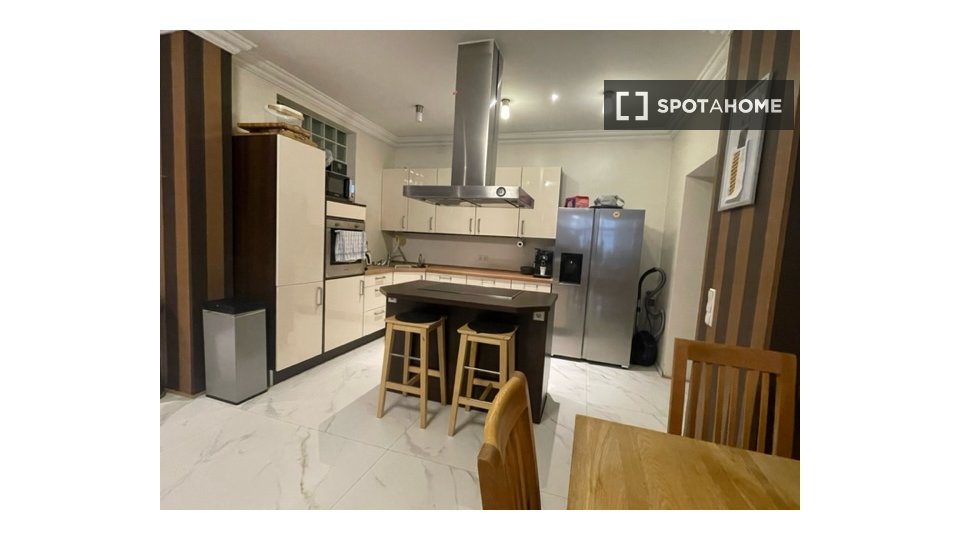 Double room Stuttgart, 4 beds, 13m² — photo 12