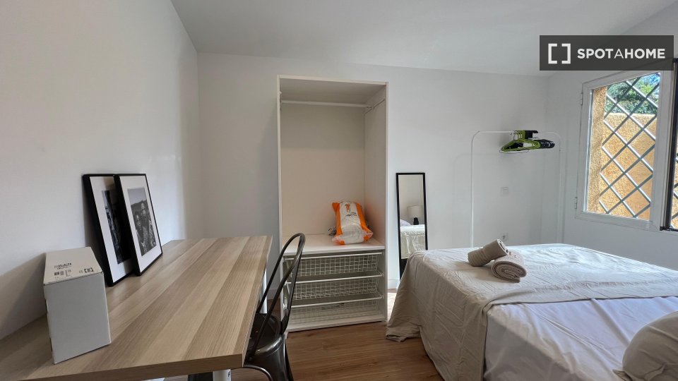 Double room Madrid, 8 beds — photo 1