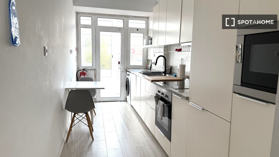 Apartment Lisbon, 2 beds, 70m² — photo 46
