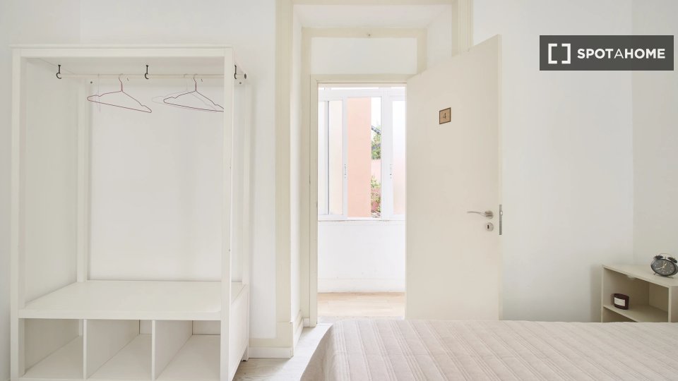 Double room Lisbon, 4 beds — photo 12