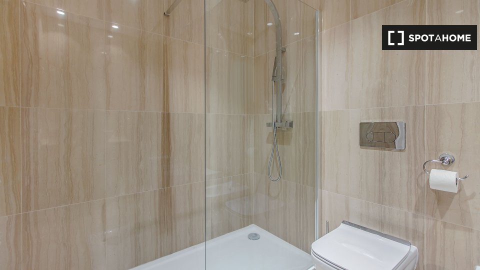 Apartment Lisbon, 2 beds, 95m² — photo 27