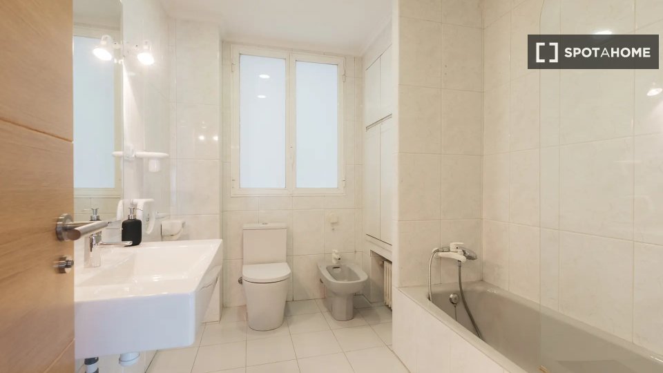 Double room Valencia, 8 beds — photo 19