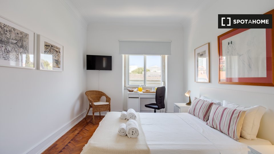 Double room Lisbon, 4 beds — photo 15