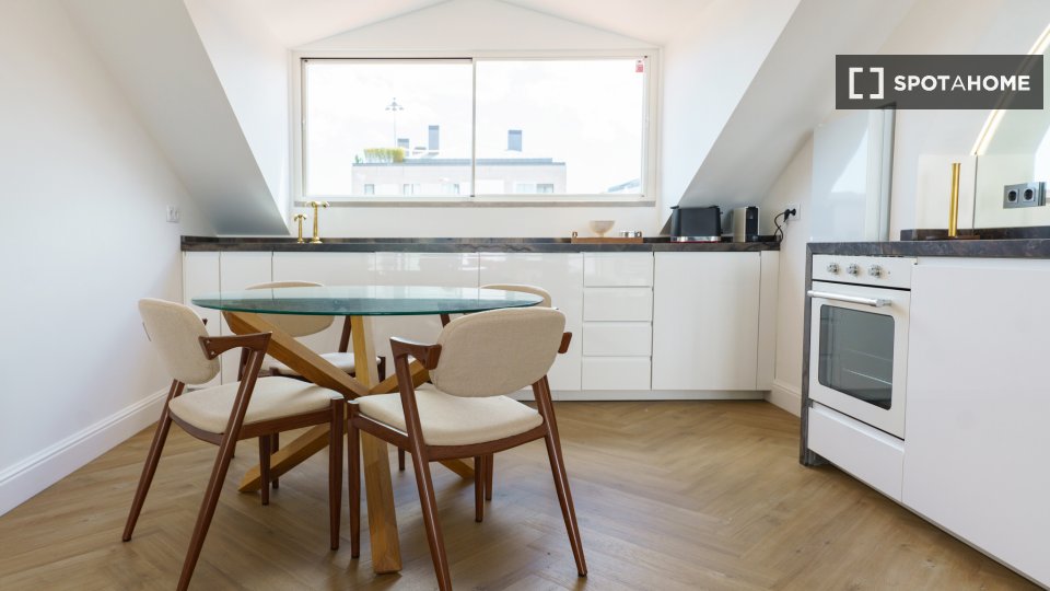 Apartment Lisbon, 2 beds, 100m² — photo 15