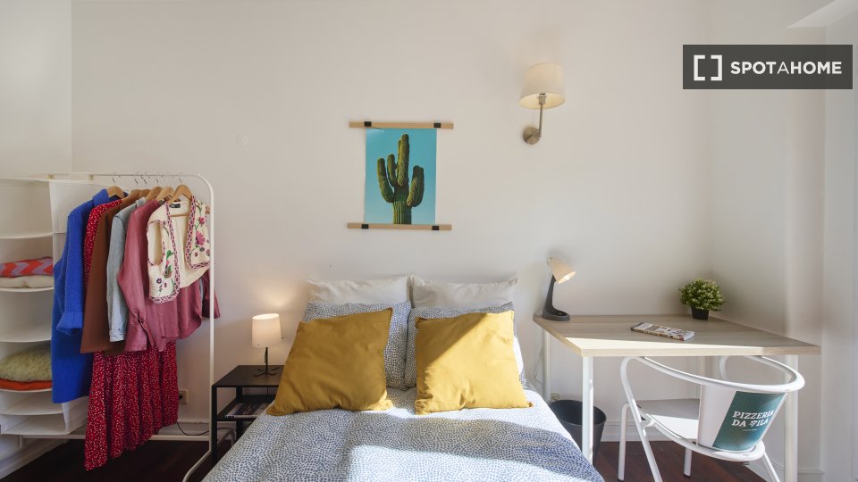 Double room Lisbon, 5 beds — photo 13