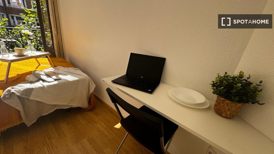 Double room Madrid, 6 beds, 110m² — photo 1