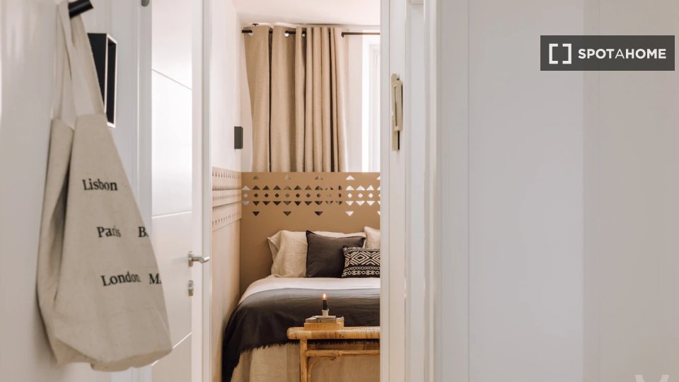 Apartment Lisbon, 2 beds, 117m² — photo 8