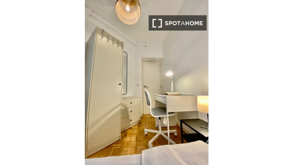Double room Madrid, 5 beds — photo 4