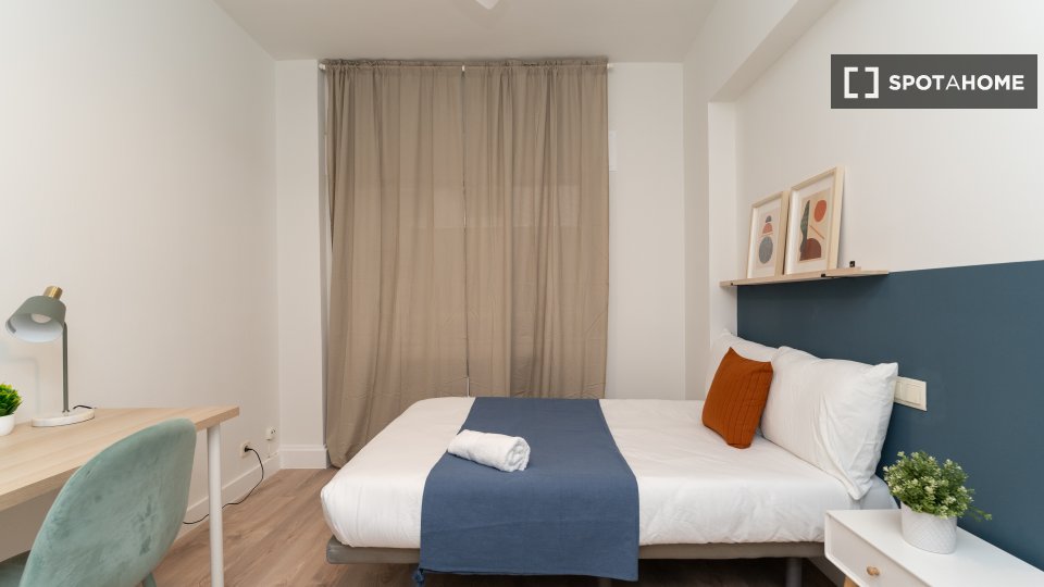 Double room Madrid, 5 beds — photo 12