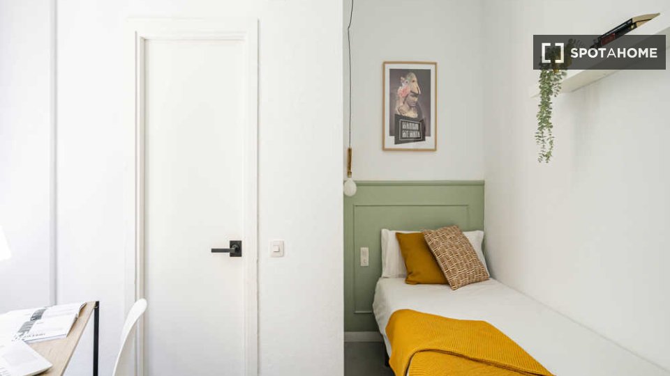 Double room Madrid, 68 beds, 2620m² — photo 71