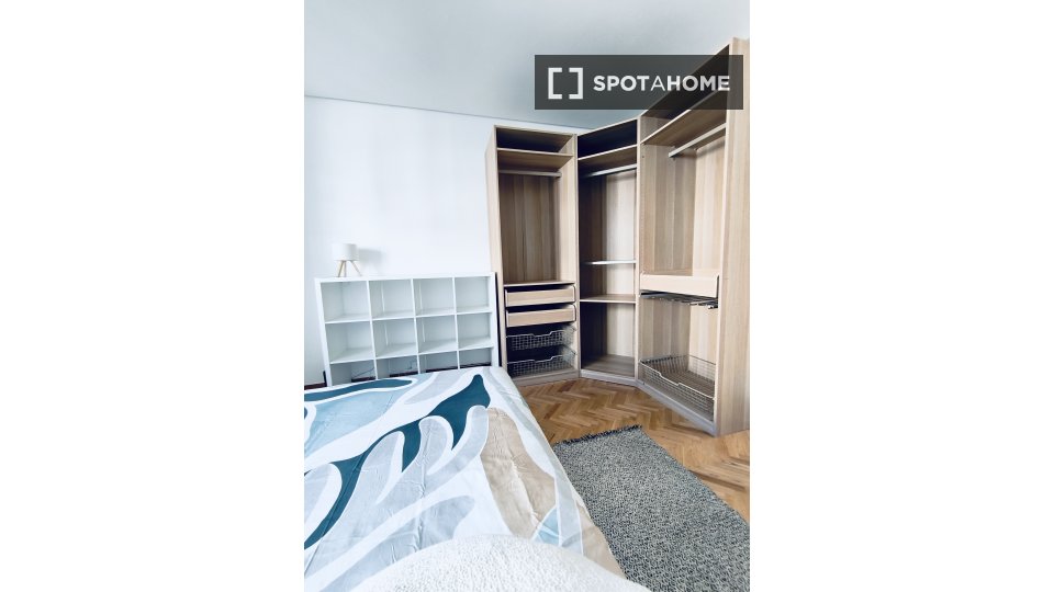 Double room Madrid, 7 beds, 132m² — photo 2