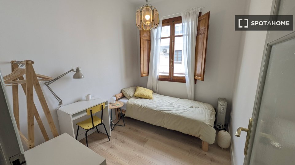 Double room Valencia, 2 beds, 72m² — photo 21
