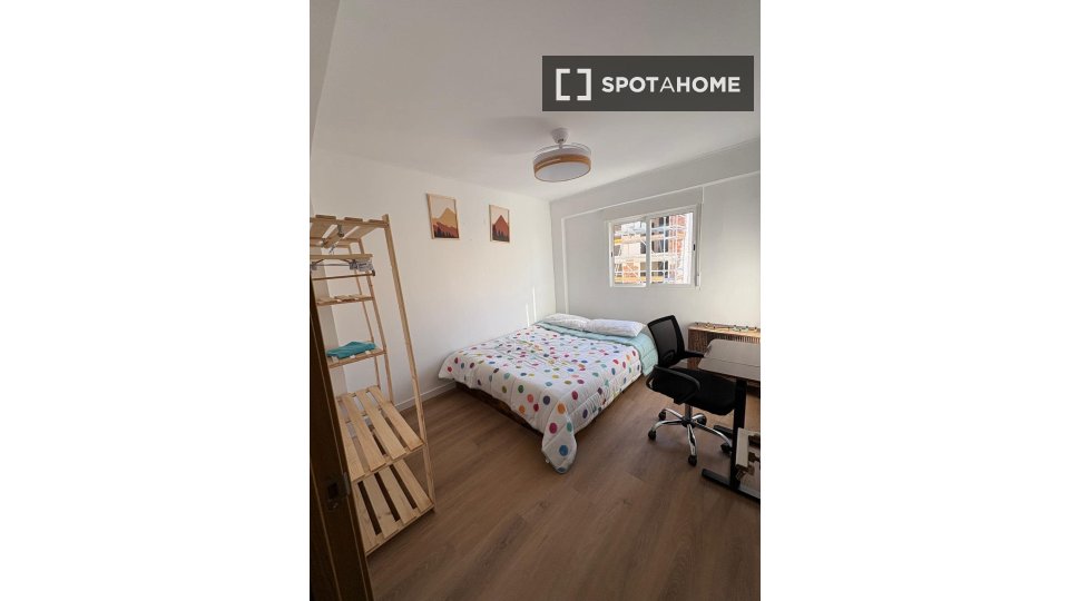 Double room Valencia, 5 beds, 70m² — photo 18