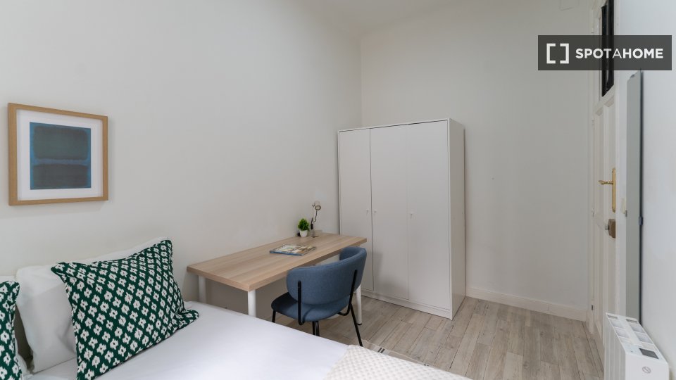 Double room Madrid, 8 beds — photo 24