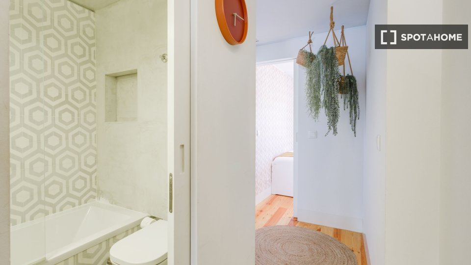 Apartment Lisbon, 2 beds — photo 26