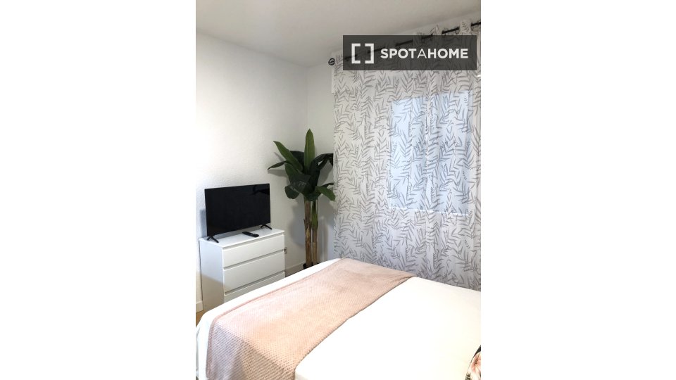 Double room Madrid, 4 beds, 100m² — photo 15