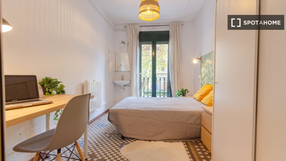 Double room Barcelona, 7 beds, 150m² — photo 9
