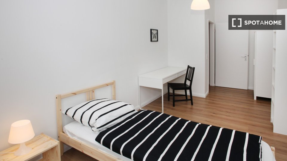 Double room Berlin, 4 beds, 90m² — photo 8