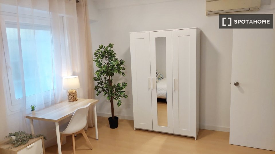 Double room Madrid, 4 beds, 100m² — photo 3