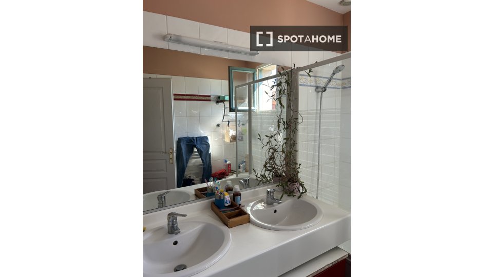 Double room Lyon, 5 beds, 115m² — photo 7