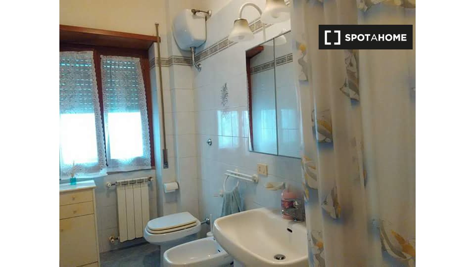 Double room Rome, 3 beds, 75m² — photo 12