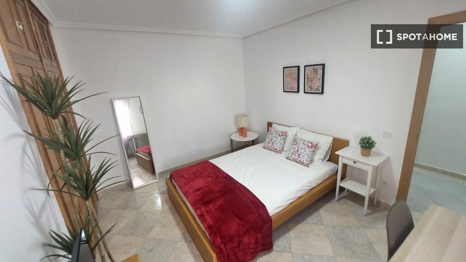 Double room Madrid, 4 beds, 95m² — photo 19