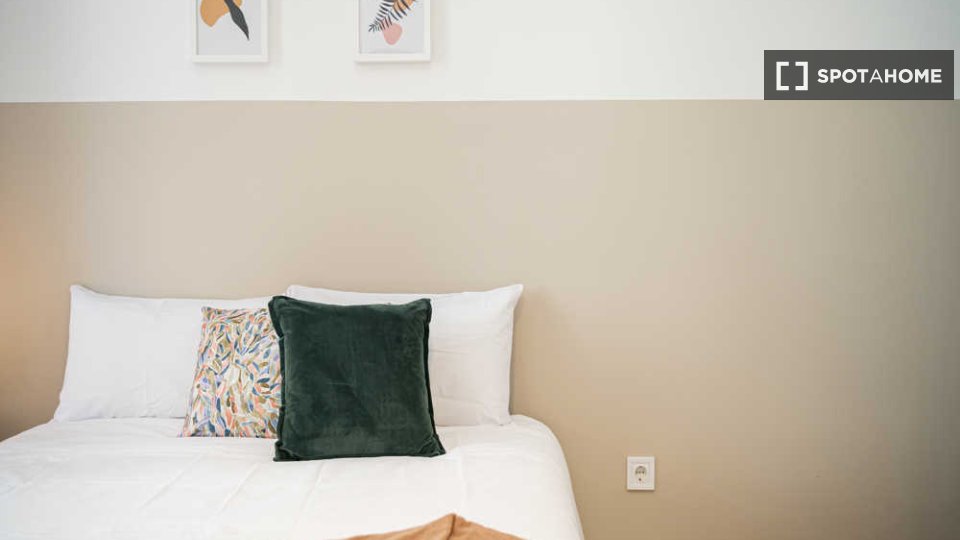 Double room Madrid, 16 beds — photo 39