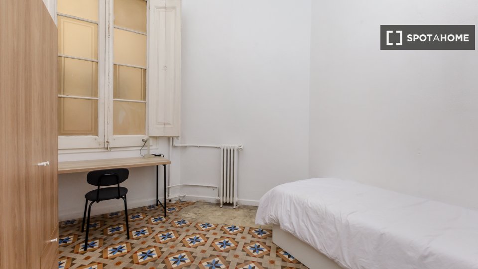 Double room Barcelona, 10 beds, 252m² — photo 1