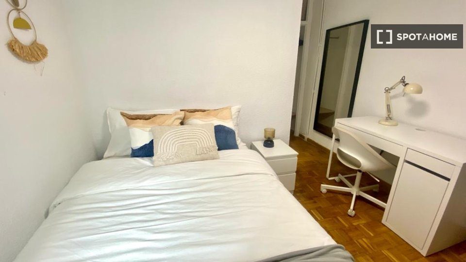 Double room Madrid, 6 beds — photo 10