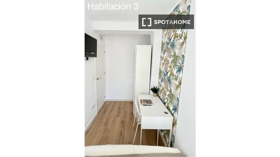 Habitación en un piso compartido de 4 habitaciones en La Palmilla, Sevilla.