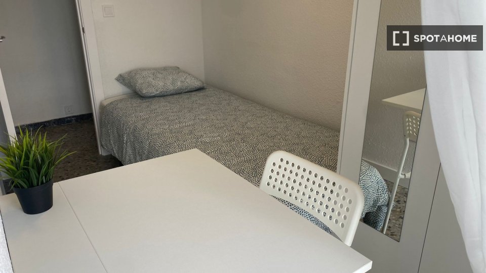 Double room Madrid, 5 beds — photo 2