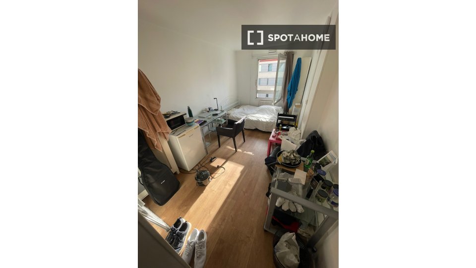 Double room Paris, 3 beds, 17m² — photo 1