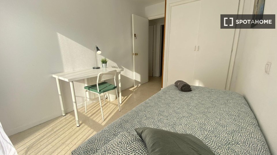 Double room Madrid, 5 beds — photo 14