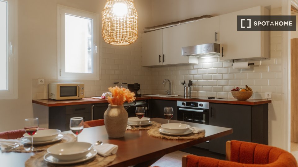 Double room Barcelona, 3 beds, 90m² — photo 8