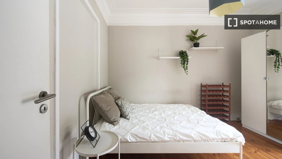 Double room Lisbon, 4 beds — photo 11