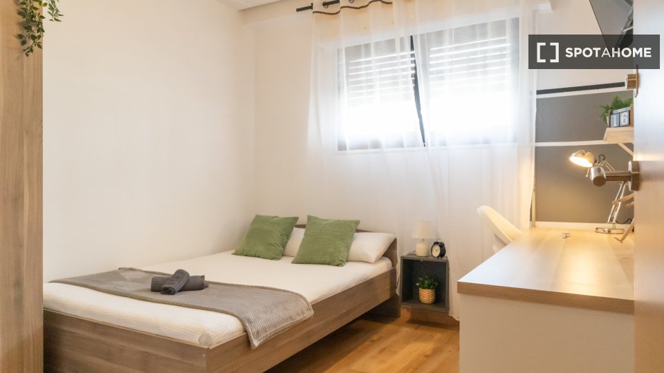 Double room Madrid, 7 beds, 160m² — photo 31