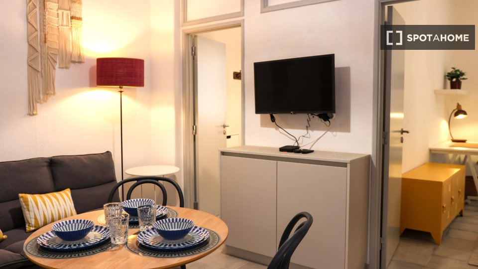 Apartment Lisbon, 2 beds, 50m² — photo 12