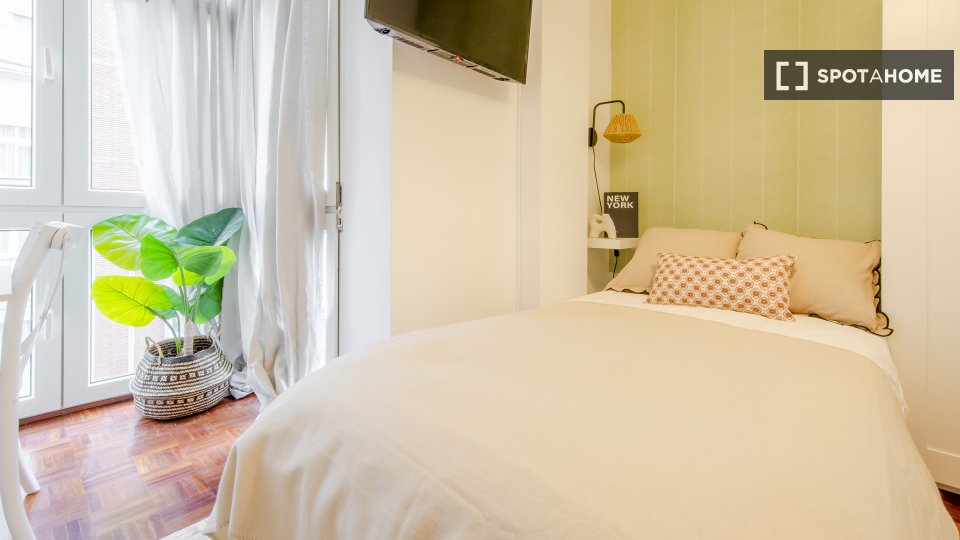 Double room Madrid, 6 beds, 150m² — photo 21