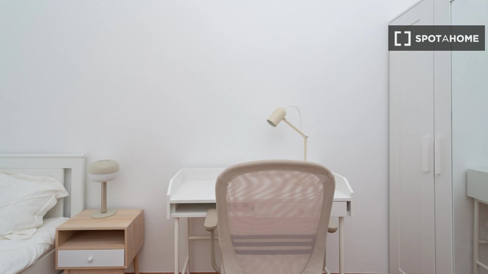 Double room Lisbon, 6 beds — photo 11