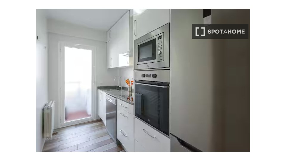 Double room Madrid, 2 beds — photo 8