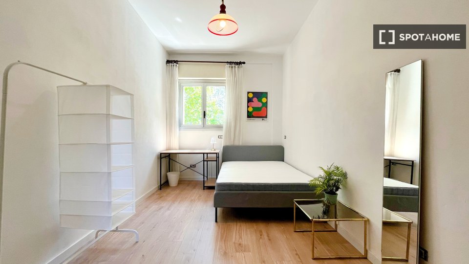 Camera in appartamento condiviso con 3 camere da letto, San Siro, Milano. - in Milan